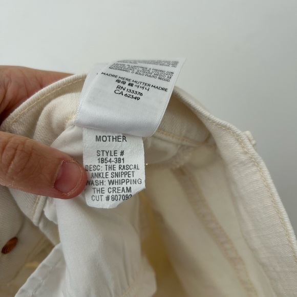 Mother - The Rascal Ankle Snippet in Whipping the Cream - Picture 6 of 15